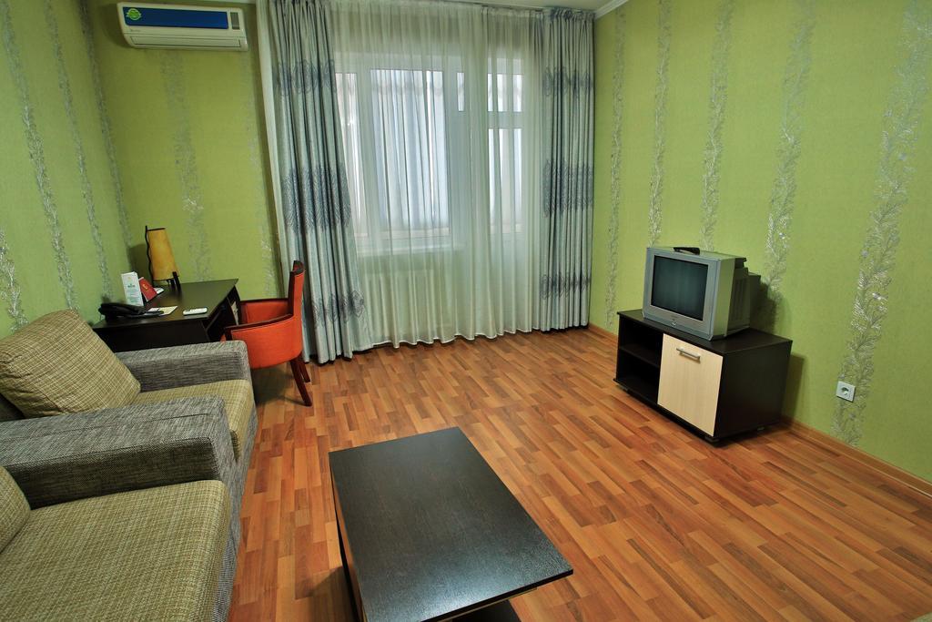 Golden Dragon Aparthotel Biskek Szoba fotó