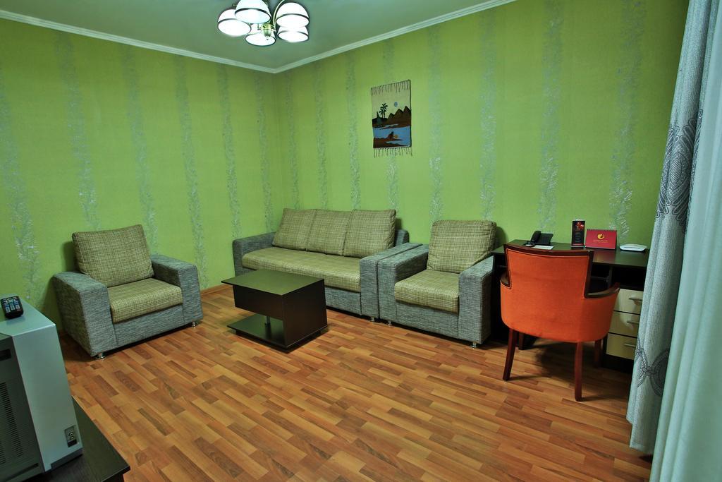 Golden Dragon Aparthotel Biskek Szoba fotó