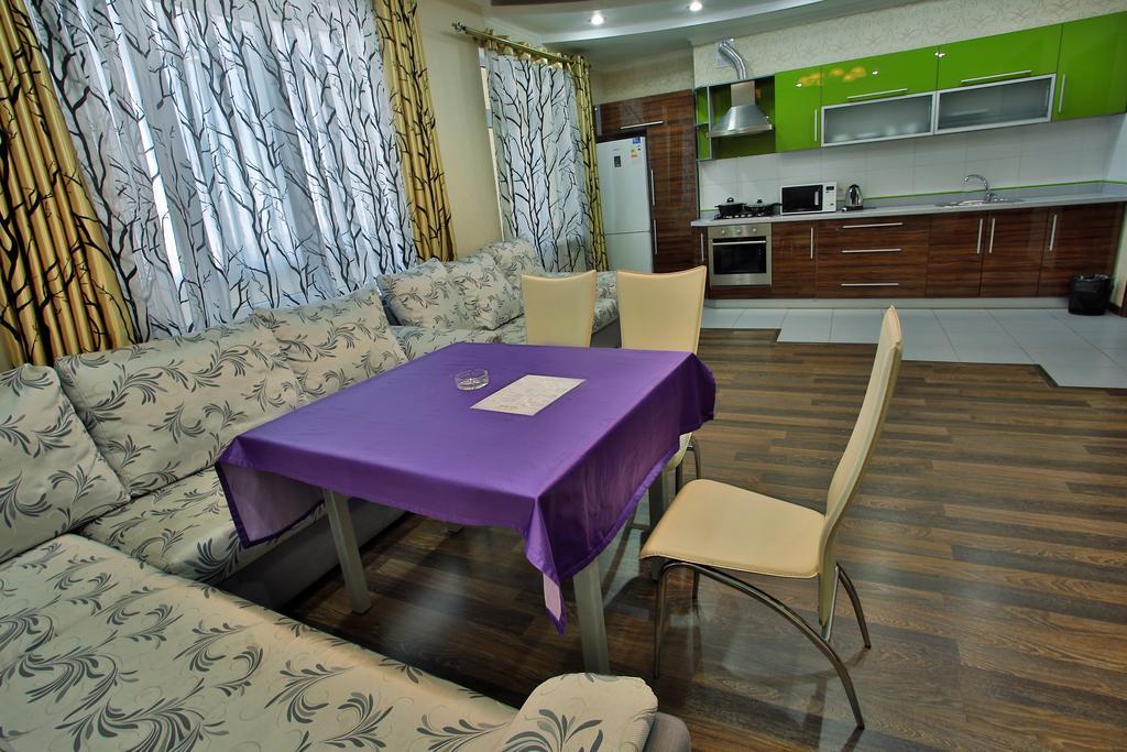 Golden Dragon Aparthotel Biskek Szoba fotó