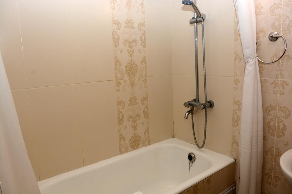 Golden Dragon Aparthotel Biskek Kültér fotó