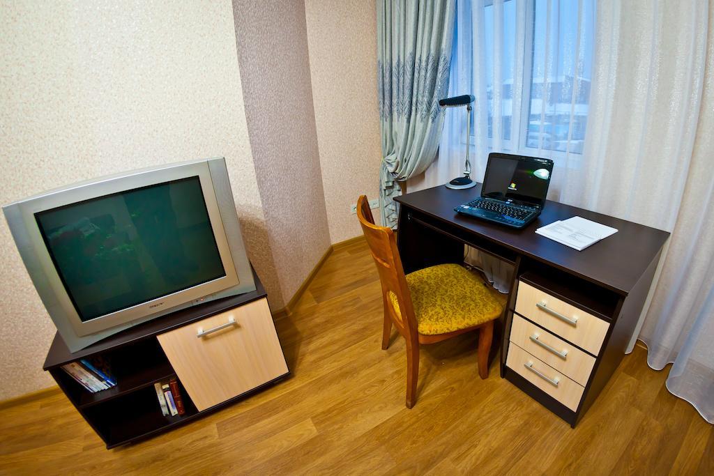 Golden Dragon Aparthotel Biskek Szoba fotó