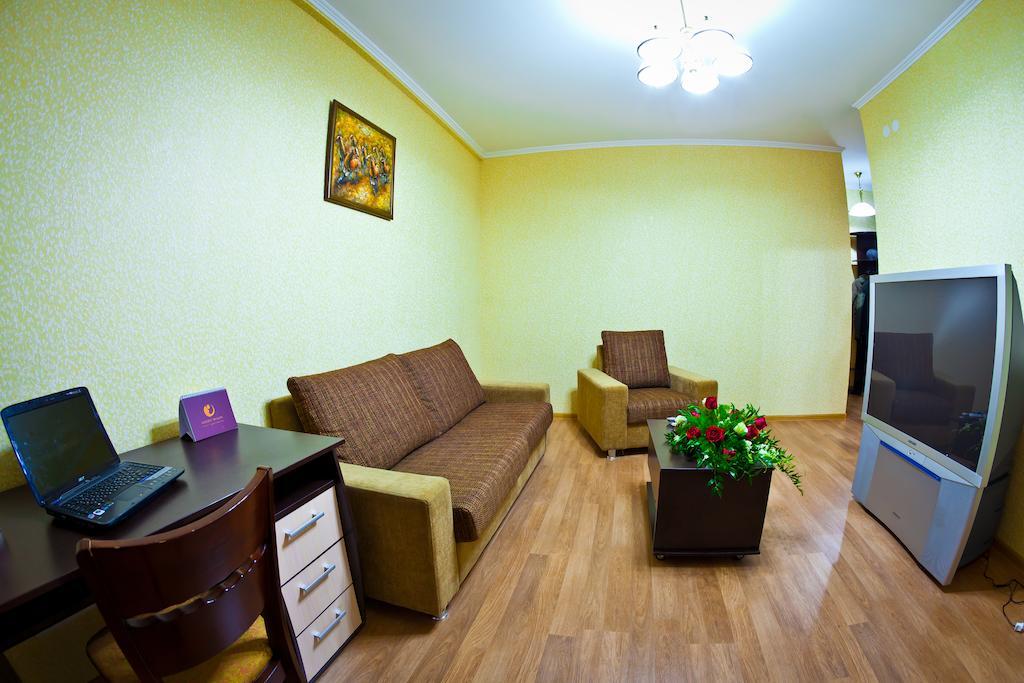 Golden Dragon Aparthotel Biskek Kültér fotó