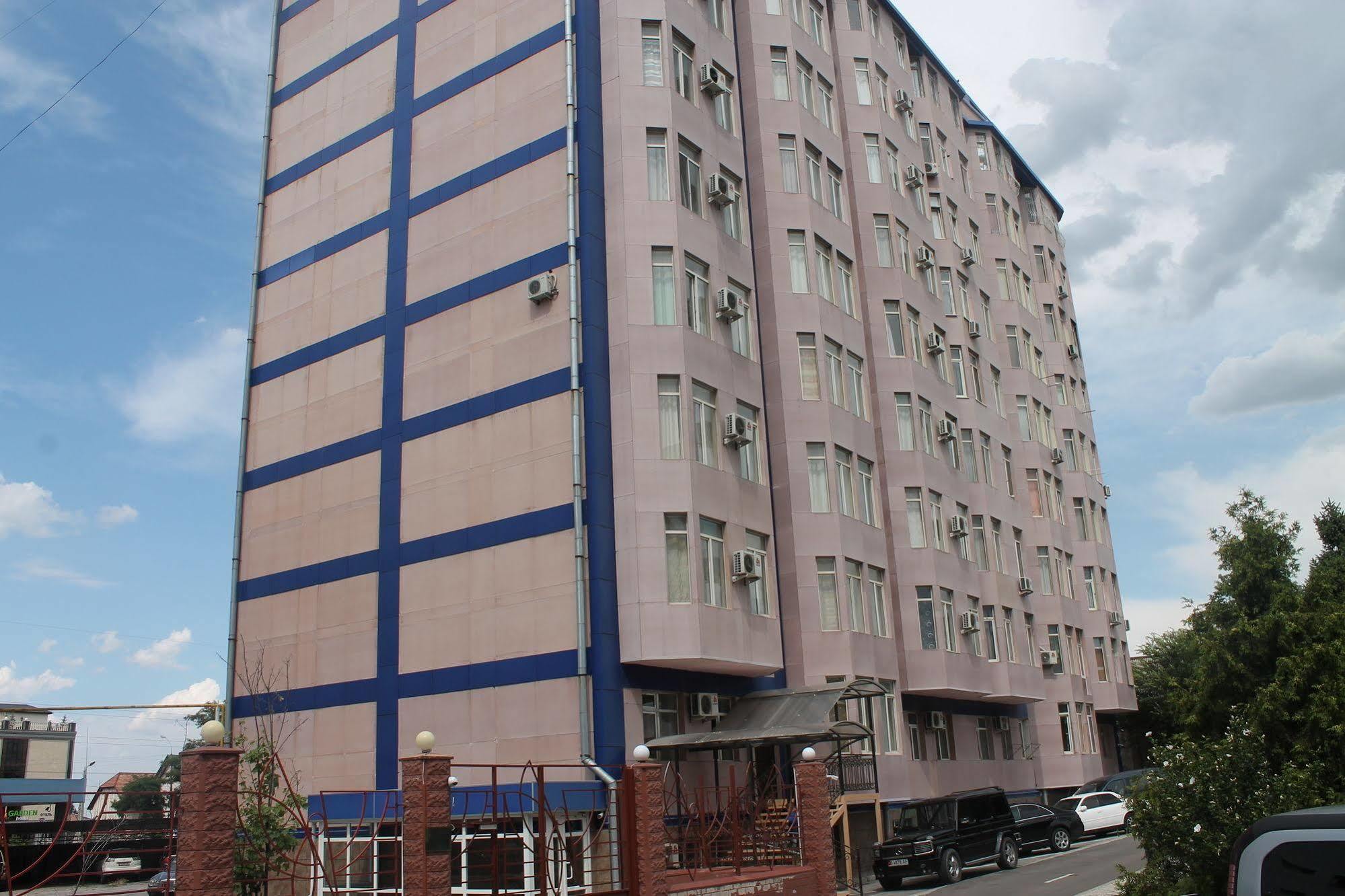 Golden Dragon Aparthotel Biskek Kültér fotó
