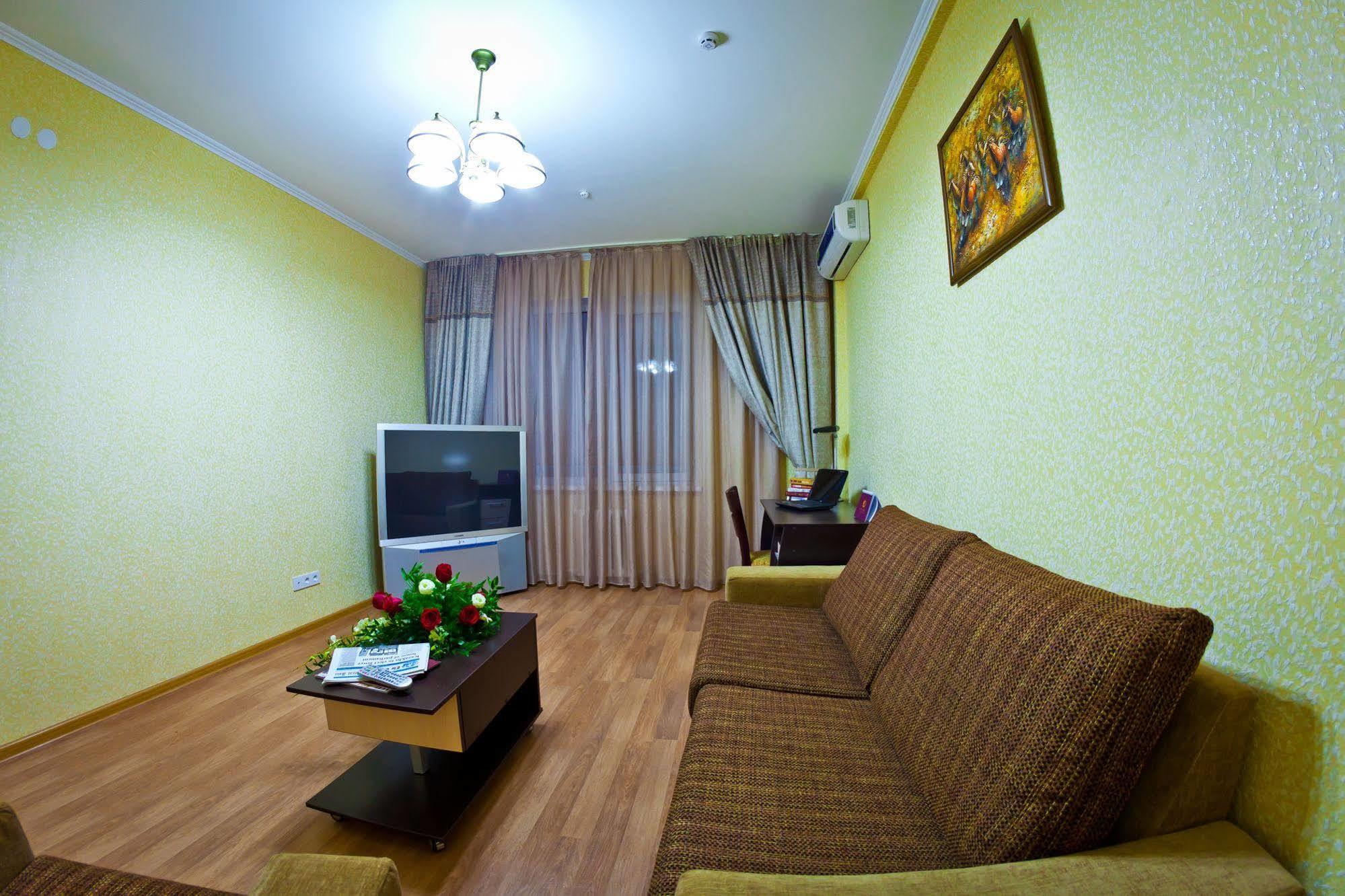 Golden Dragon Aparthotel Biskek Kültér fotó